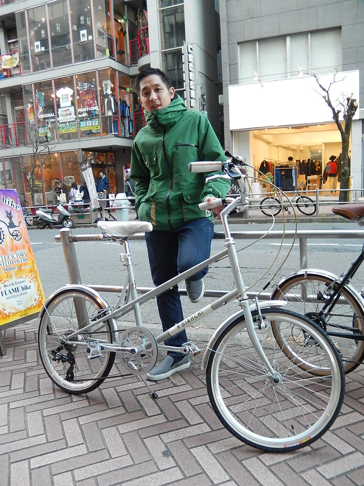 12月24日 渋谷 原宿 の自転車屋 FLAME bike前です_e0188759_1911221.jpg