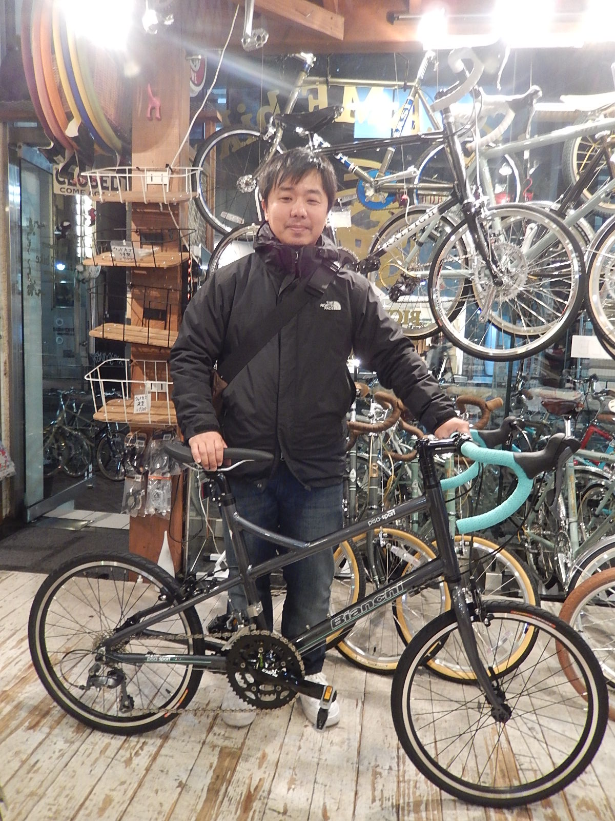 12月24日 渋谷 原宿 の自転車屋 FLAME bike前です_e0188759_1924763.jpg