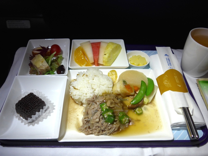 上海出張へ行く①　～中国東方の機内食～_f0232060_2393736.jpg