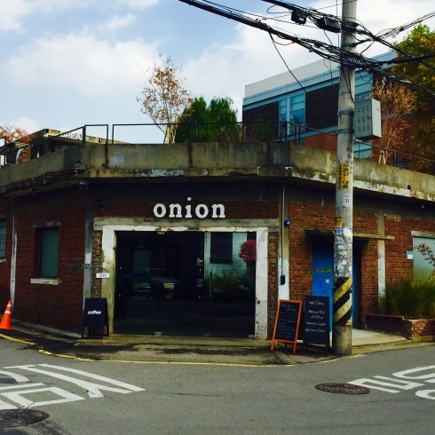 おひとりソウル　その11 聖水洞の人気カフェ　「cafe onion」☆_f0054260_13042679.jpg