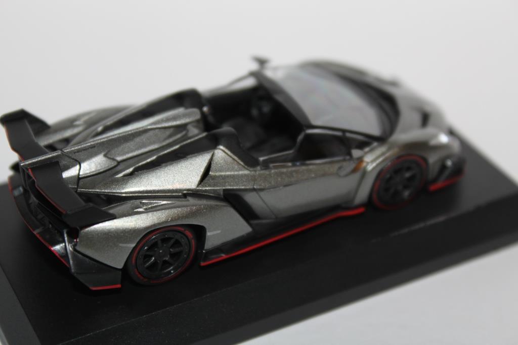 1/64 Kyosho Lamborghini 5 Veneno Roadster_b0285587_16571797.jpg