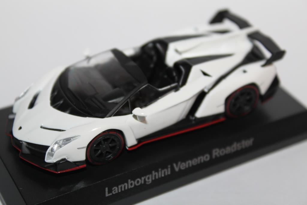 1/64 Kyosho Lamborghini 5 Veneno Roadster_b0285587_16572615.jpg