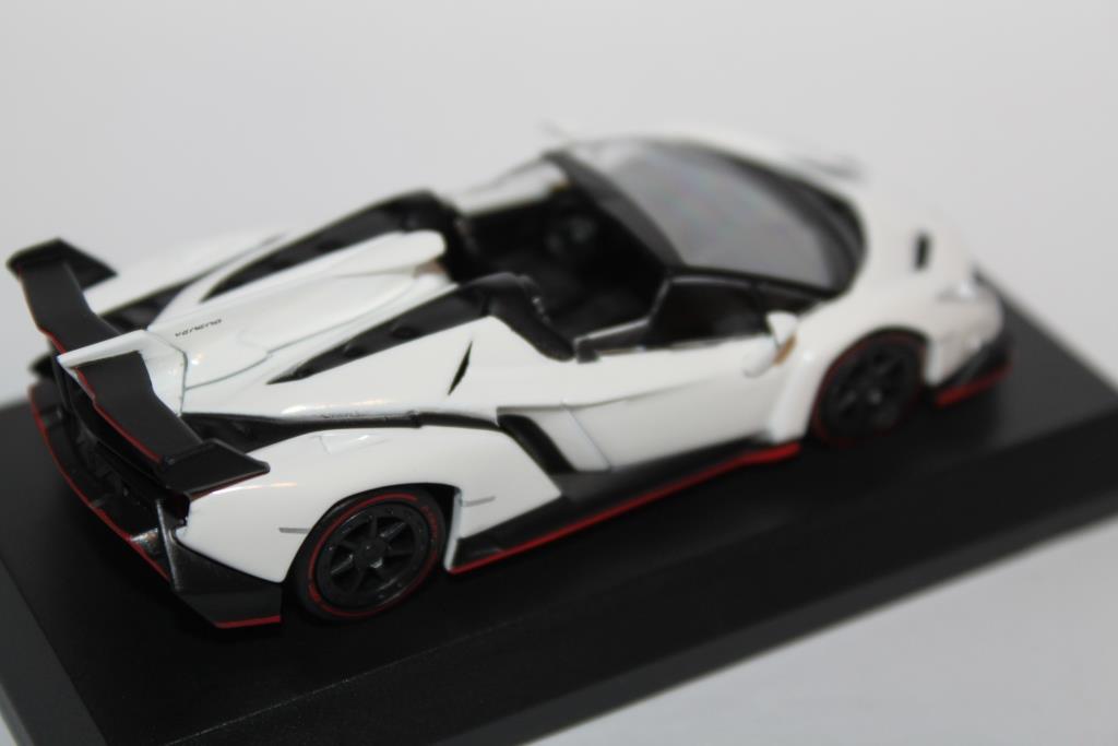 1/64 Kyosho Lamborghini 5 Veneno Roadster_b0285587_16573557.jpg