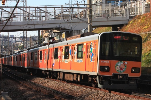 東武鉄道クレヨンしんちゃんラッピングトレイン 飛行機 鉄道写真館 東武鉄道クレヨンしんちゃんラッピングトレイン 飛行機 鉄道写真館