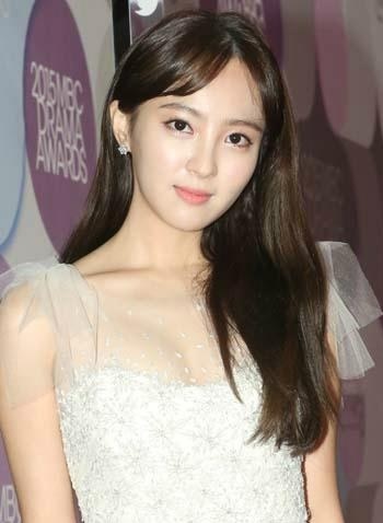 佐々木希似? 美人若手女優チョンヘソン 整形していない宣言するも過去写真流出・・魔性の女!?CNBLUEドラマーと熱愛?胸の露出 美脚イメチェン!親友は?来日_f0158064_15093858.jpg