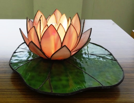 蓮の花のランプ完成 ステンドグラス教室 カトレアグラスblog