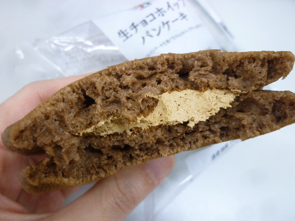 生チョコホイップパンケーキ@セブンイレブン_c0152767_21183024.jpg