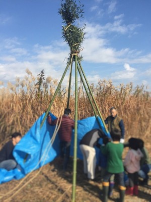 桂川河川敷にてカヤで基地づくり!_e0008880_7445825.jpg