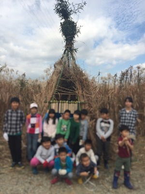 桂川河川敷にてカヤで基地づくり!_e0008880_749679.jpg