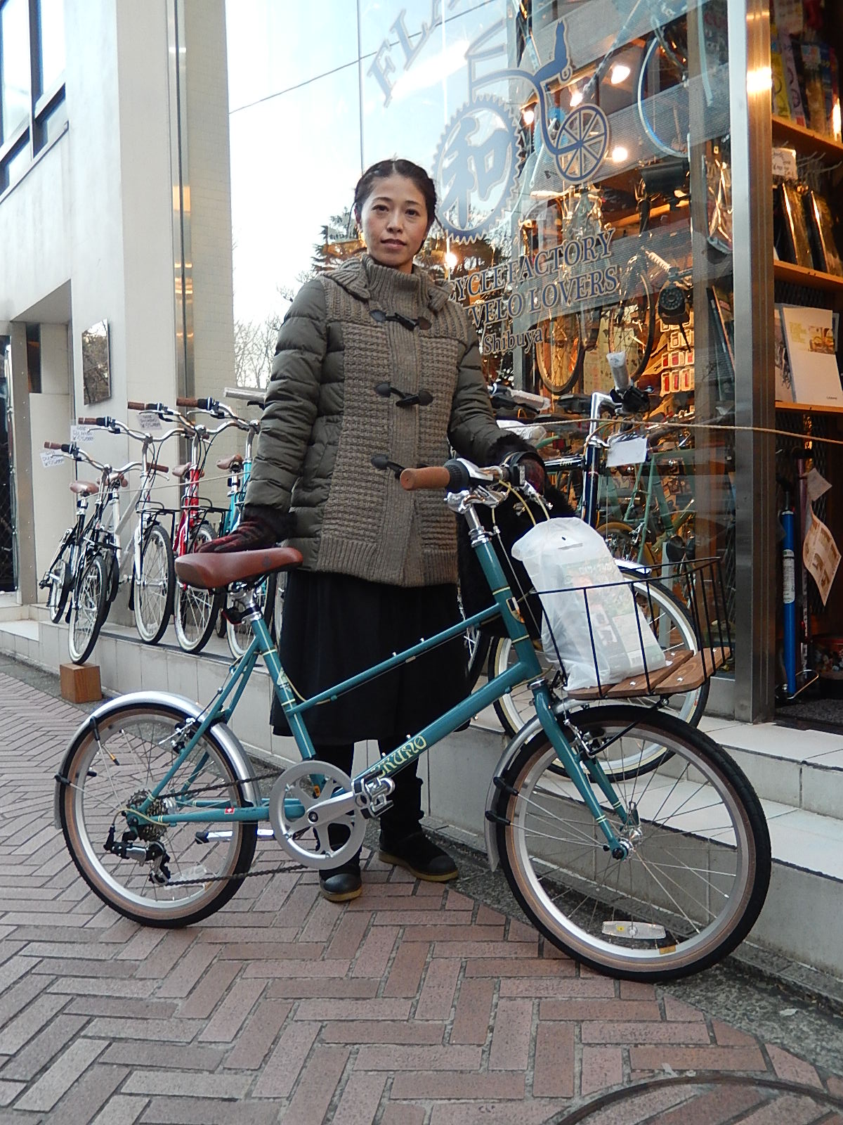 12月29日 渋谷 原宿 の自転車屋 FLAME bike前です_e0188759_1633930.jpg