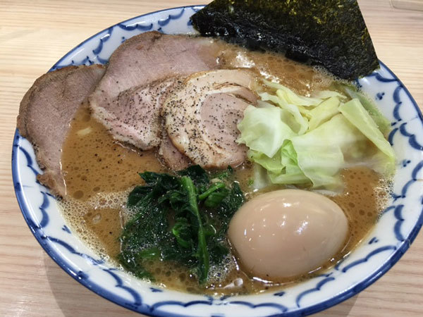 金沢（新保本）：麺屋 夕介　「ブラックとんこつ」_b0089578_21125238.jpg