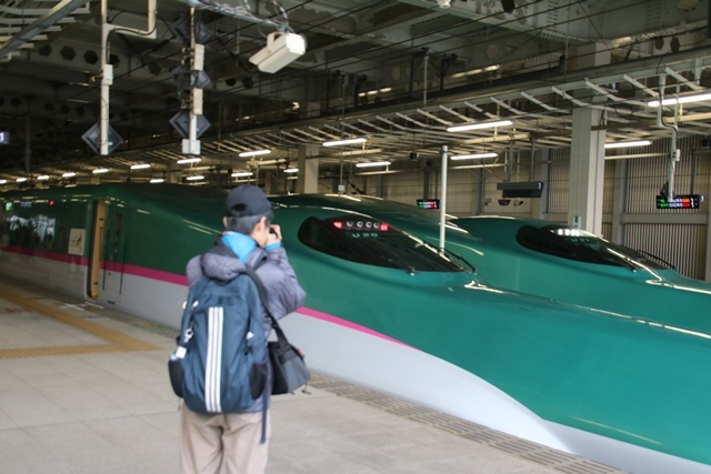 藤田八束の鉄道写真@東北新幹線を走るこまちとはやて、新幹線仙台駅には希望と夢のドラマがある_d0181492_20531750.jpg