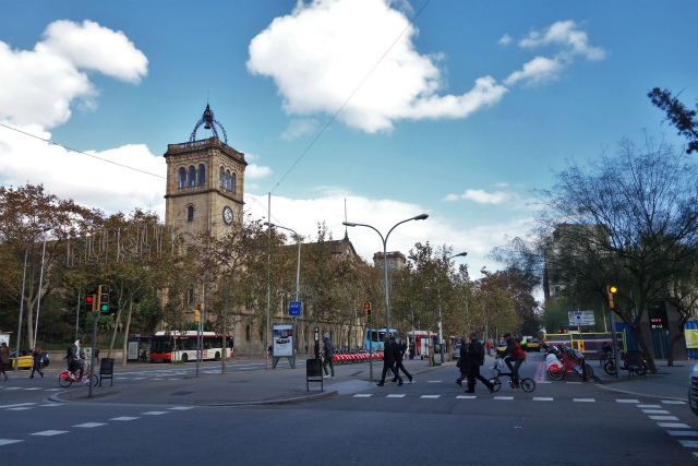 Gran Viaの建物めぐり７　バルセロナ大学１_b0064411_02543105.jpg