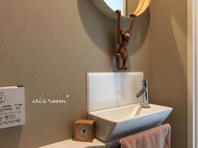 カッコいい目覚まし時計で、一見お洒落に見える部屋。しかしその現実は。_a0341288_11420915.jpg