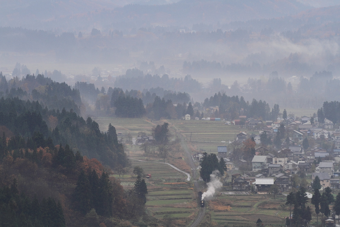 盆地に雲なびく　- 2016年晩秋・飯山線 -_b0190710_156547.jpg