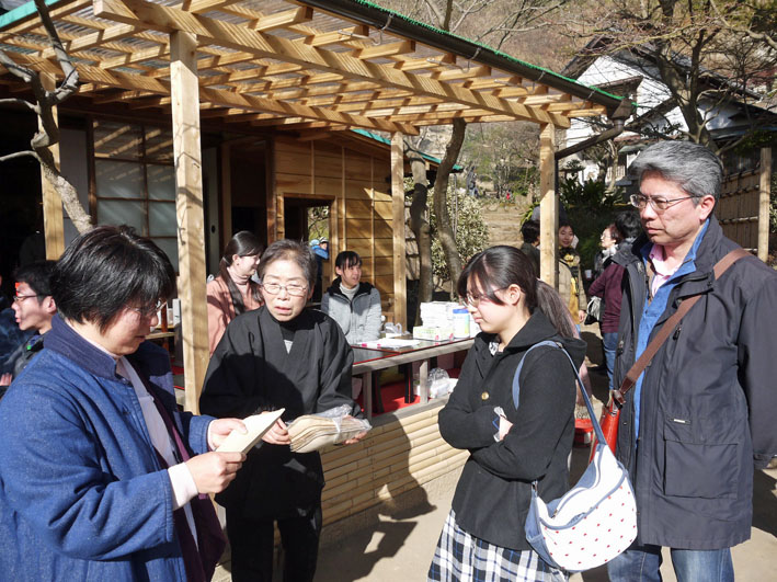 龍隠庵年末恒例の餅つきにクマシデの使い捨て和器12・30_c0014967_945583.jpg