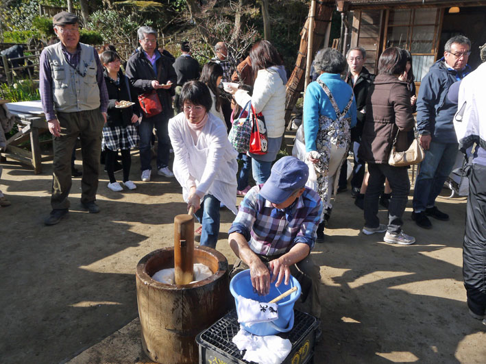 龍隠庵年末恒例の餅つきにクマシデの使い捨て和器12・30_c0014967_9475360.jpg