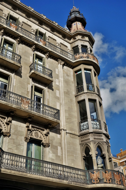 Gran Viaの建物めぐり8　Casa Pia Batllo1_b0064411_07495199.jpg