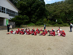 稲刈り体験(緑ヶ丘小・北郷小) _d0247484_16501585.jpg