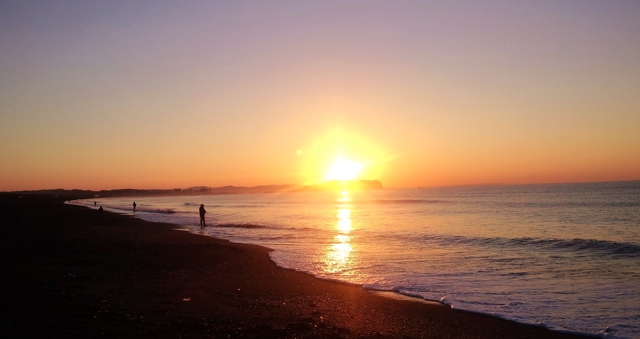 17 01 03 江ノ島からの日の出 満天 の海