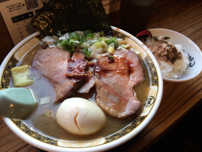 すごい煮干ラーメン凪 新宿ゴールデン街店本館＠東京_a0251646_09560159.jpg