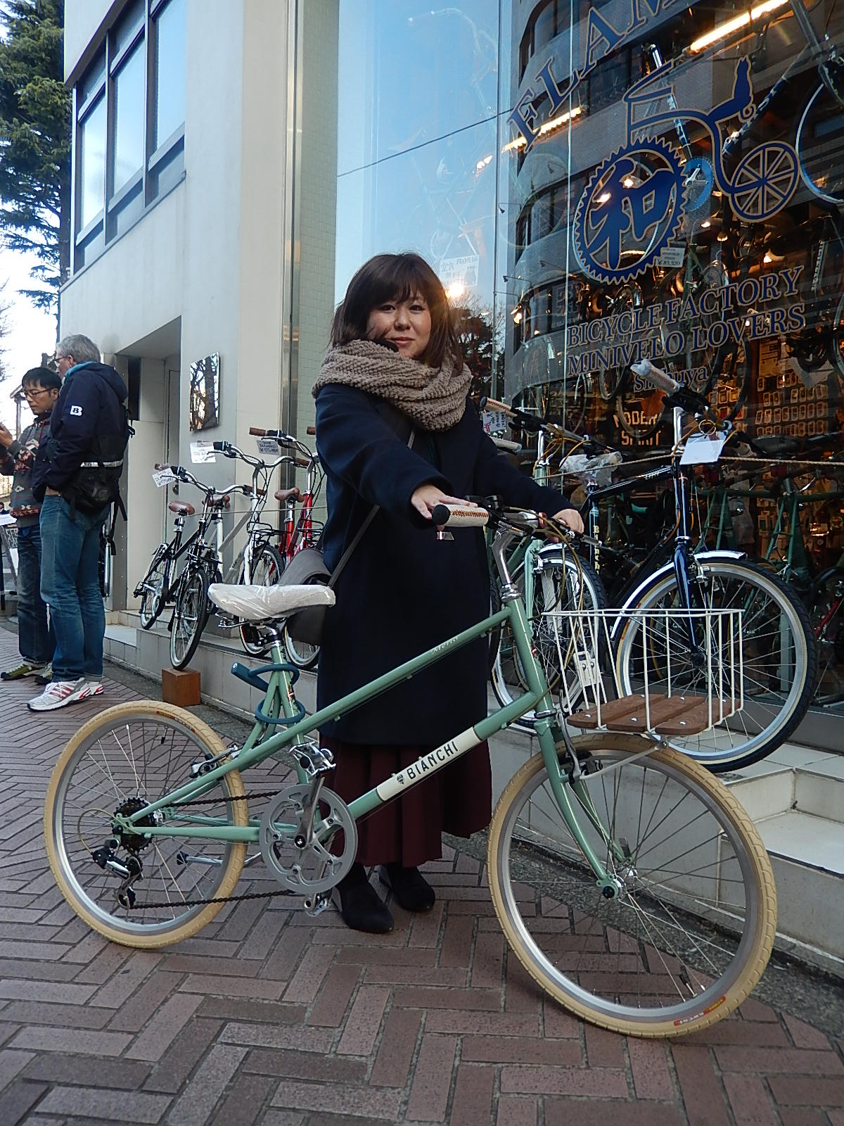 1月3日　渋谷　原宿　の自転車屋　FLAME bike前です_e0188759_19111298.jpg