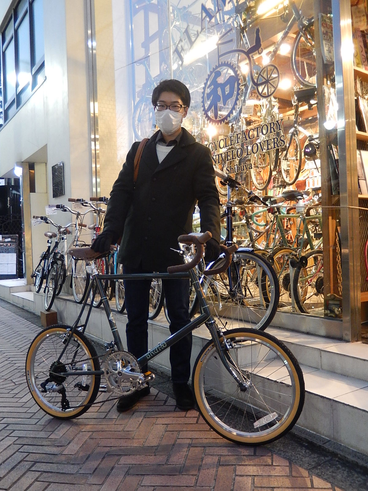 1月3日　渋谷　原宿　の自転車屋　FLAME bike前です_e0188759_19143210.jpg