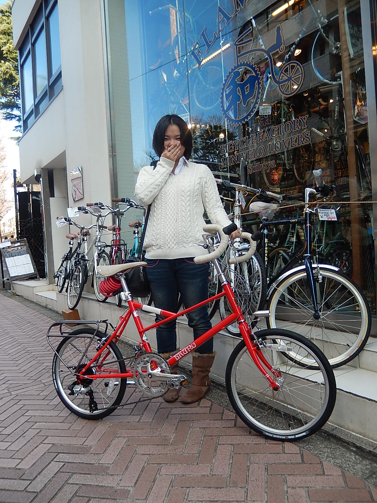 1月3日 渋谷 原宿 の自転車屋 FLAME bike前です_e0188759_19737100.jpg