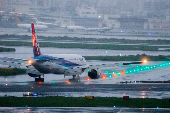 羽田空港雨の夜景撮影 Koushin Photograph マグナ250 羽田空港雨の夜景撮影 Koushin Photograph マグナ250