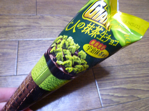 ジャイアントコーン 期間限定 大人の抹茶生チョコ@グリコ_c0152767_21500917.jpg