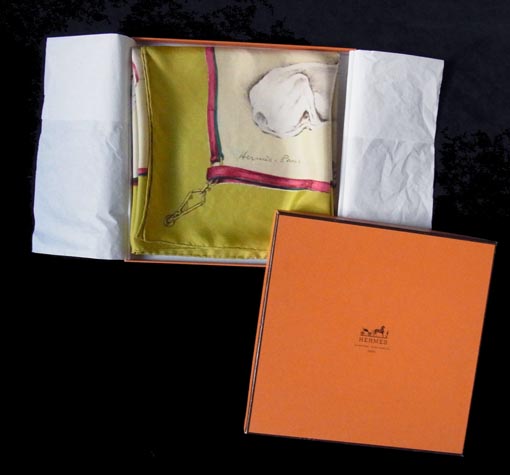 N 0091 レ レヴリエール グレイハウンド犬 エルメス アンティークスカーフコレクション パァジュ ド マリールイーズ アンティークジュエリー オブジェ パリ フランス