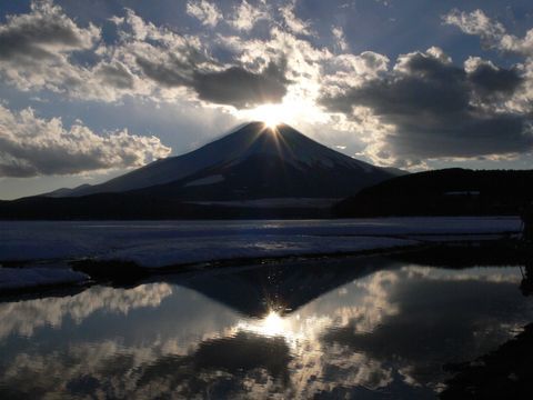 【2/5】冬の絶景に出会う感動の日帰り旅！河口湖冬花火2017＆ダイヤモンド富士と西湖樹氷ライトアップ観賞バスツアー_b0241286_15275877.jpg