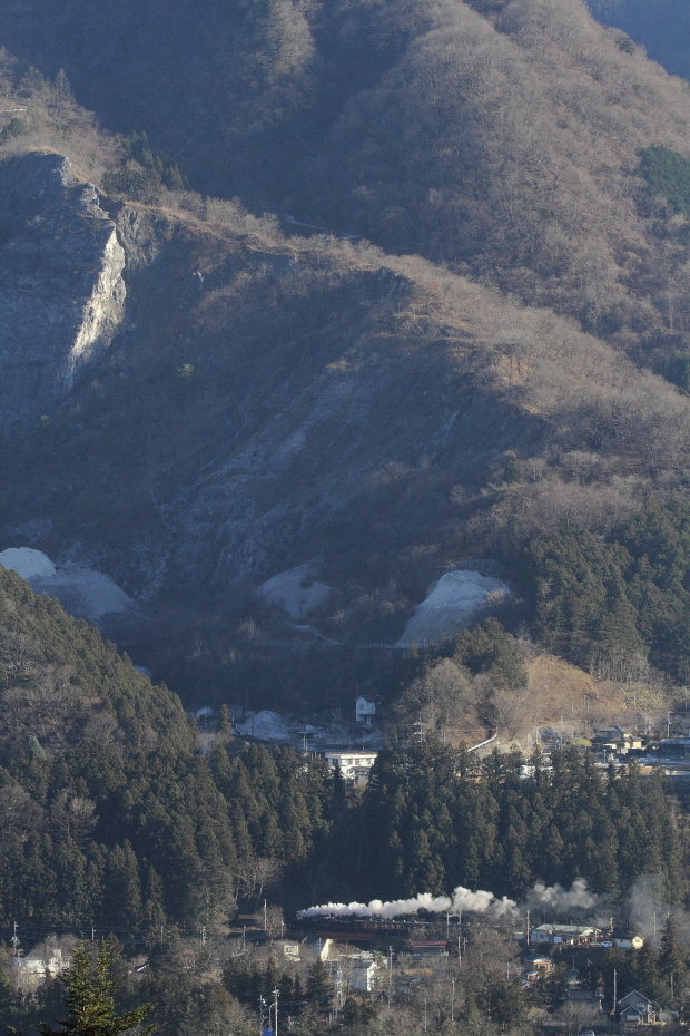岩壁の下の白煙 - 2016年冬・秩父 - _b0190710_23444315.jpg