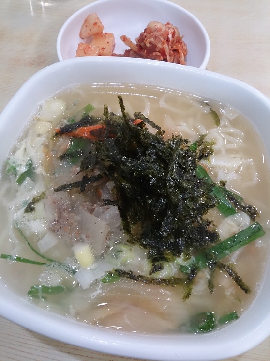 ミョンドンカルグクス ソンヌン駅_b0060363_1359482.jpg