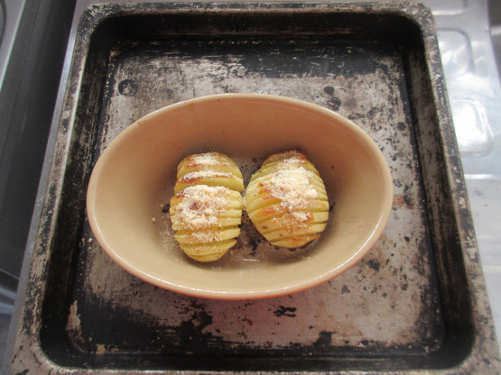 ＜イギリス料理・レシピ＞ ハッセルバック・ポテト【Hasselback Potatoes】_e0038047_0171276.jpg