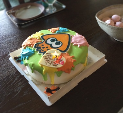 スプラトゥーンの誕生日ケーキ 紙とえんぴつ Kamacosan 糸とビーズのアクセサリー