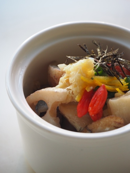 高野豆腐と冬野菜の牛筋煮_e0148373_16432520.jpg