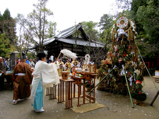 左義長神事 新熊野神社_e0048413_21174621.jpg