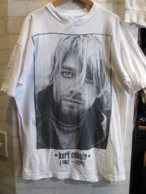 CURT COBAIN 追悼Tシャツ  ブラック　NIRVANA