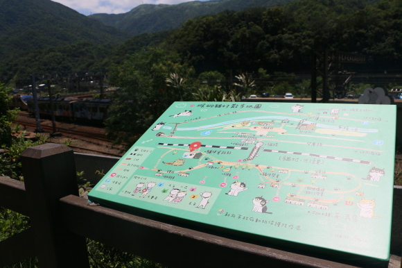 猫の国行きのバス停_e0255060_15554653.jpg