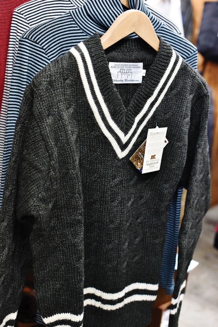 OLD DERBY (MADE in England) ・・・ V NECK LINE SWEATER!★!_d0152280_9392930.jpg