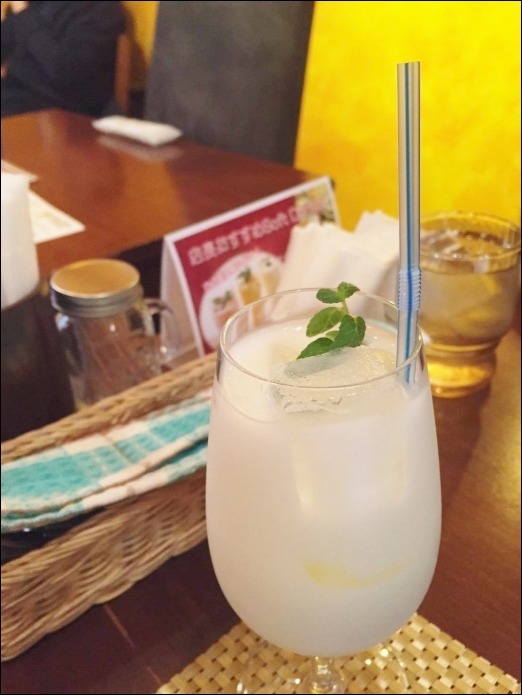 家の近所にご飯屋さんがOPENするのは助かる！！(YVES SAINT LAURENT、PRADA、SONIA RYKIEL、BROOKSBROTHERS　レディースバッグ、ベルト)_f0180307_22341805.jpg