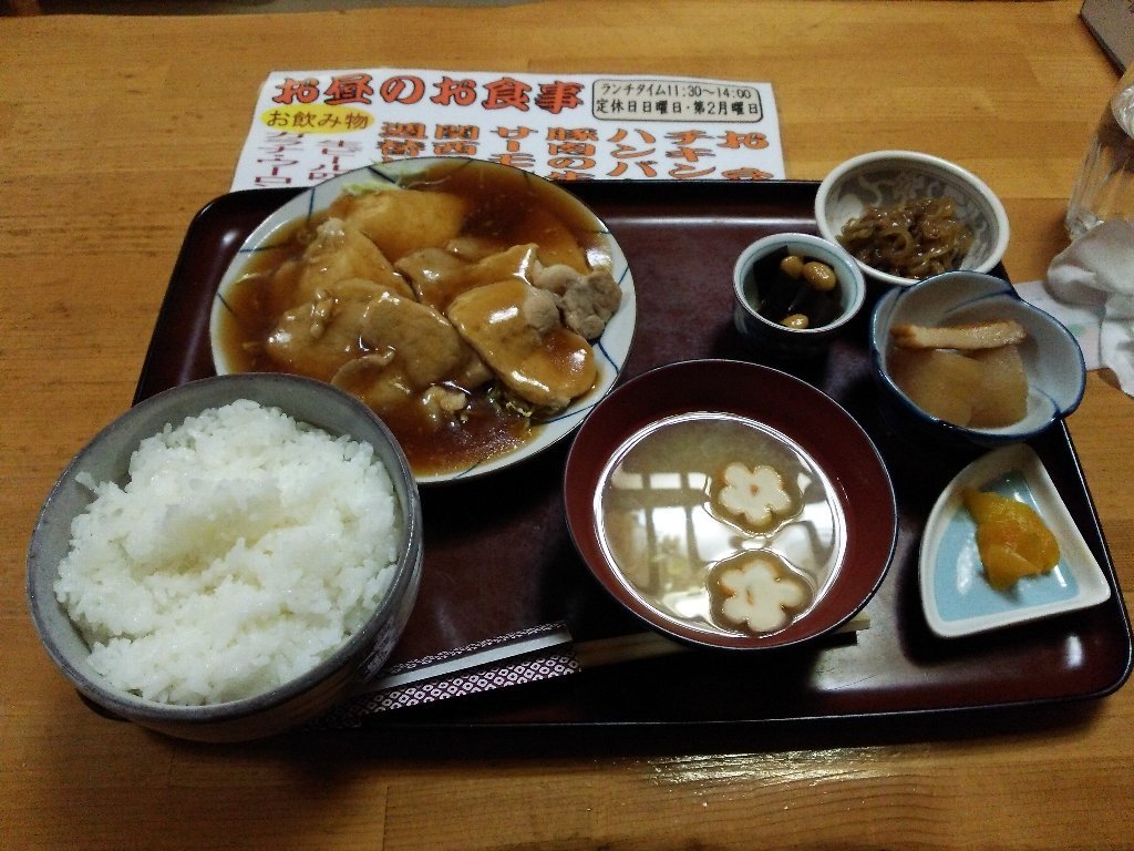 店名はちょっとだけど、生姜焼き定食でお腹いっぱい（ちょっと：旭川市末広）_b0128821_22425384.jpg