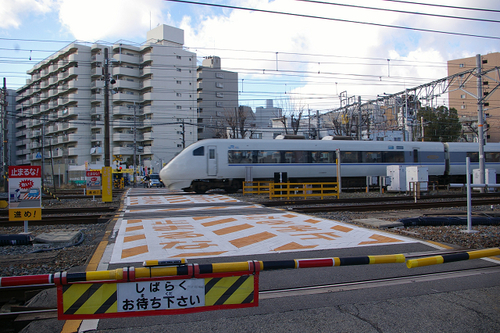 東淀川駅の踏切(1)_b0283432_23101618.jpg