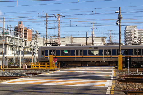 東淀川駅の踏切(1)_b0283432_2313138.jpg