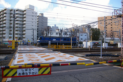 東淀川駅の踏切(1)_b0283432_2392147.jpg