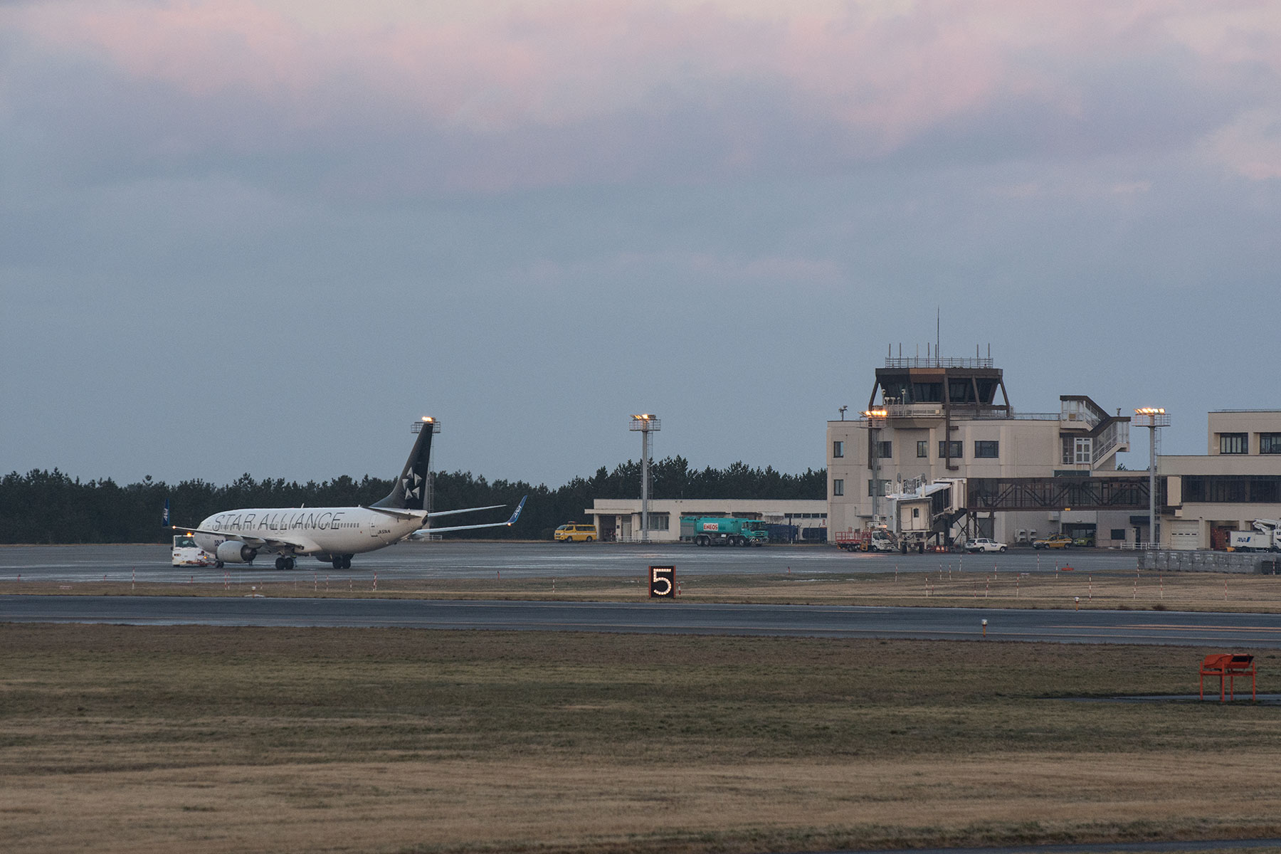 BOEING 737-800 / JA51AN - Star Alliance - : SKY LOUNGE BOEING 737-800 / JA51AN - Star Alliance - : SKY LOUNGE
