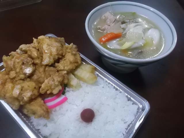鶏から揚げ弁当&主夫の豚汁_f0019498_943859.jpg