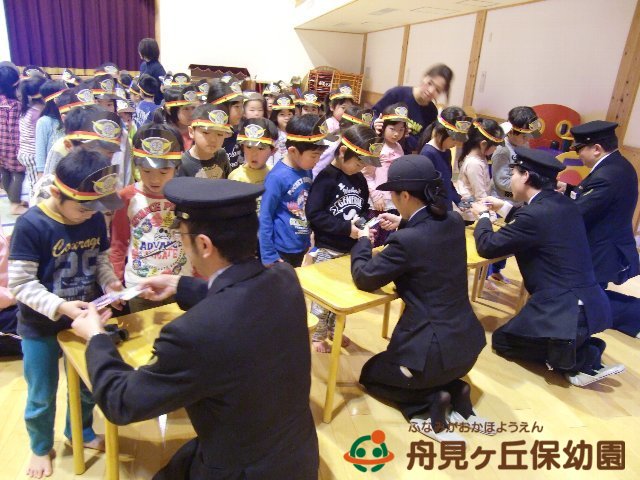 北陸新幹線》の『運転士』と 『車掌さん』が 来てくれました : 舟見ヶ