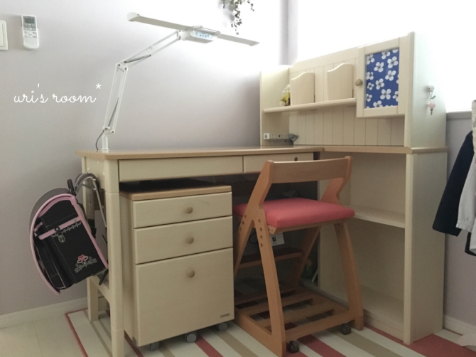 春から小学生。レディースルームに娘の学習机を置きました!_a0341288_01120111.jpg